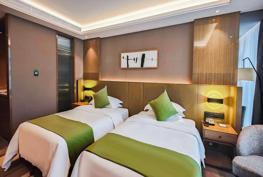 Leshan Ramada Hotel Room photo