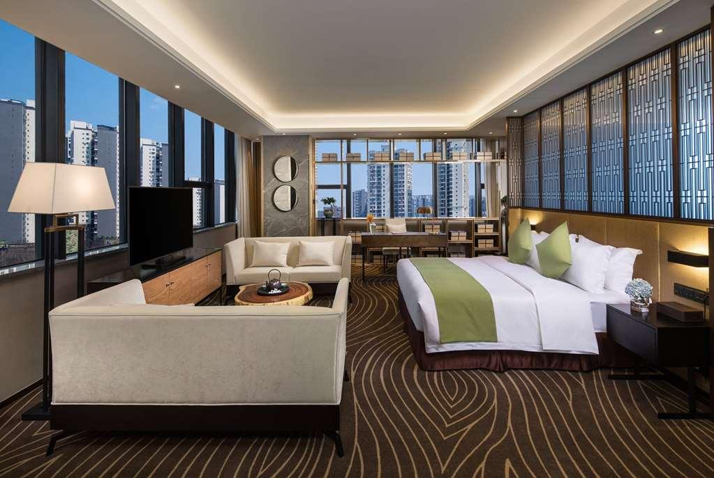 Leshan Ramada Hotel Room photo